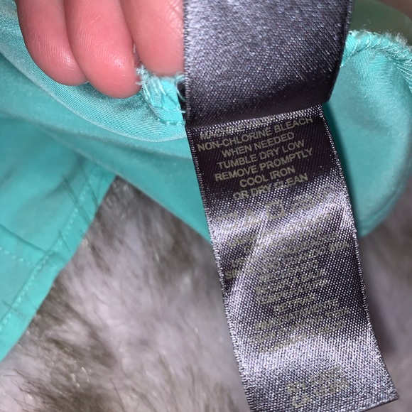 Liz Claiborne Button Down Shirt. - Picture 6 of 7